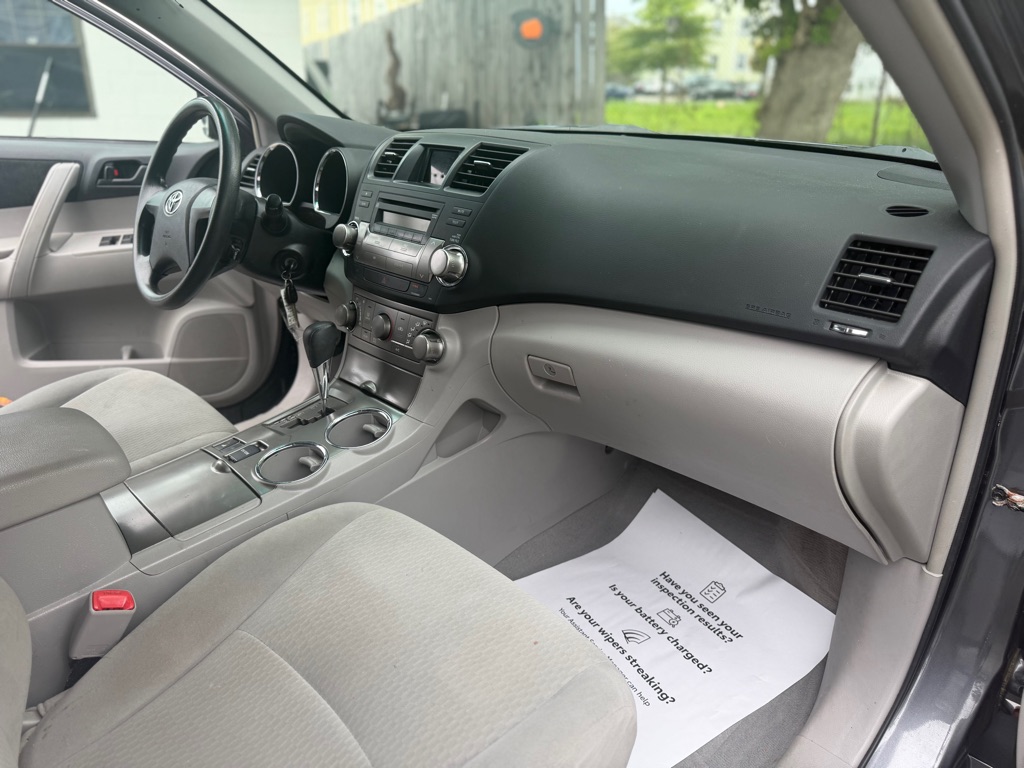 Photo 11 of this TOYOTA HIGHLANDER