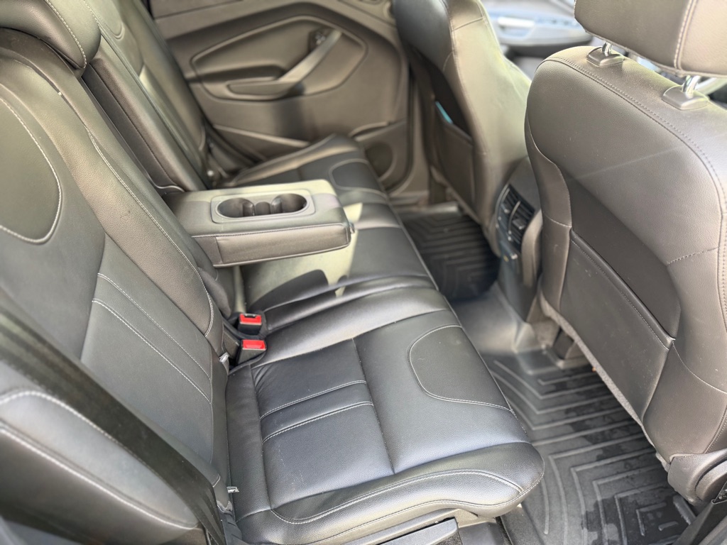 Photo 15 of this FORD ESCAPE