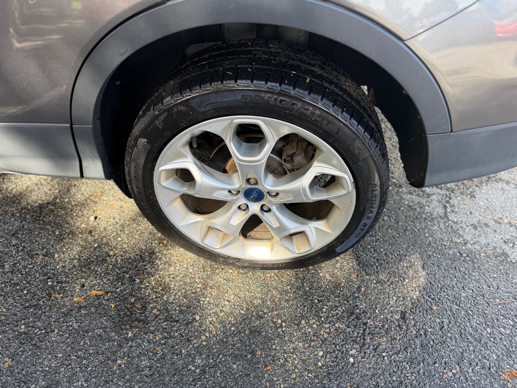 Photo 8 of this FORD ESCAPE