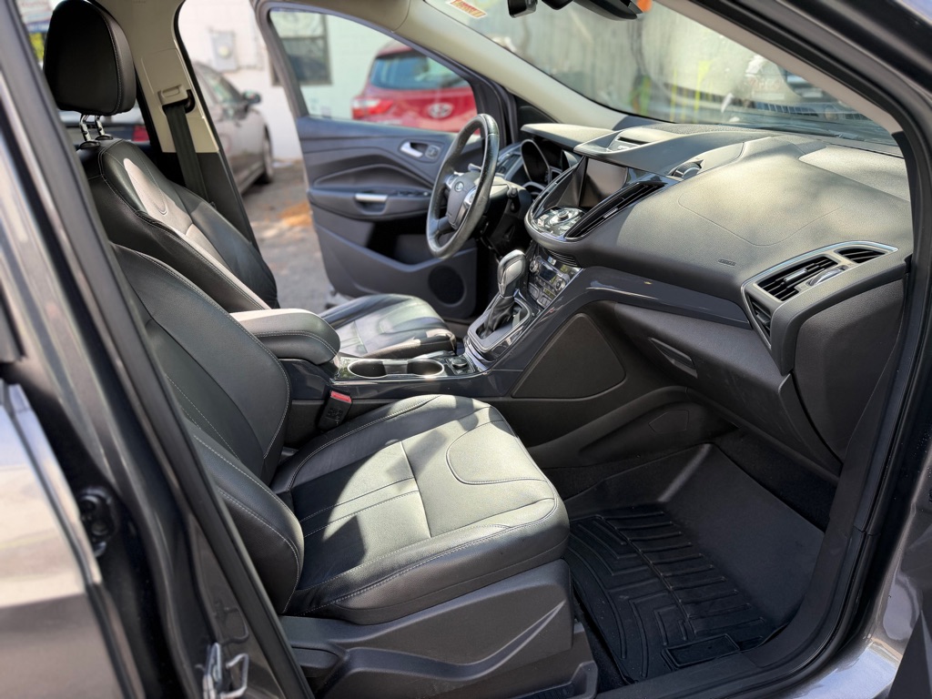 Photo 17 of this FORD ESCAPE