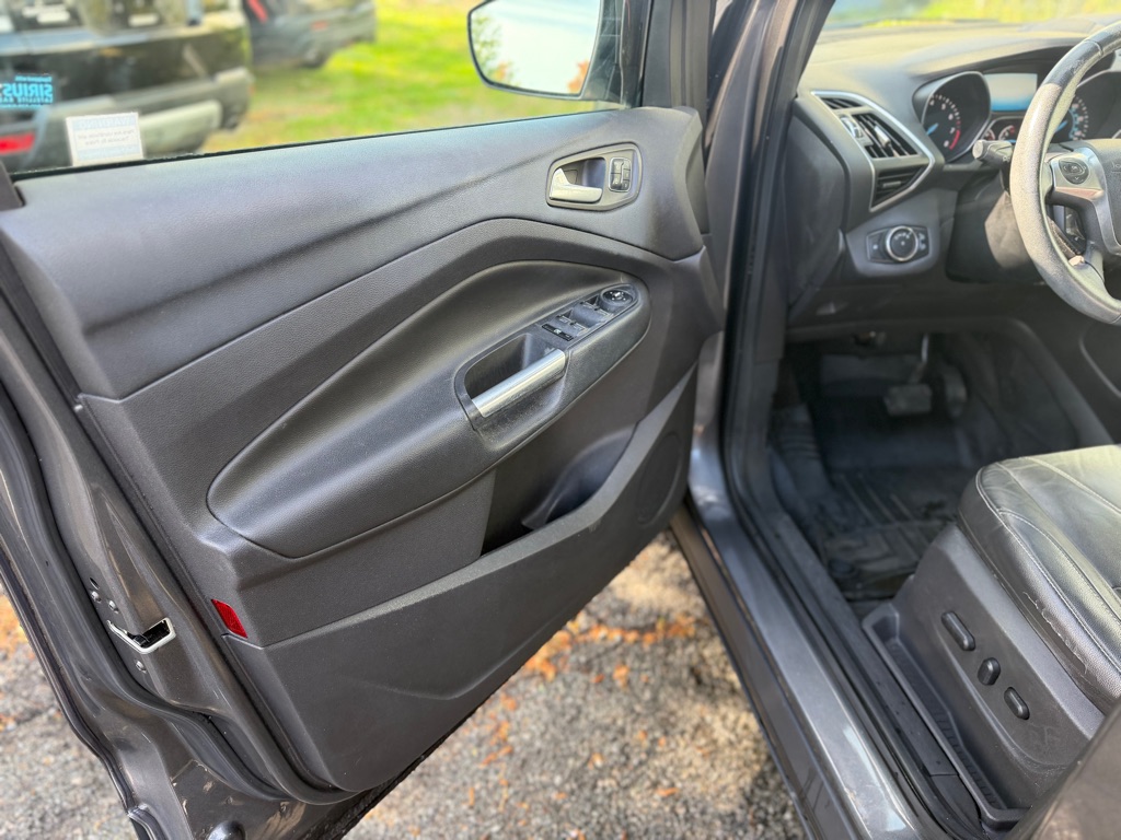 Photo 10 of this FORD ESCAPE