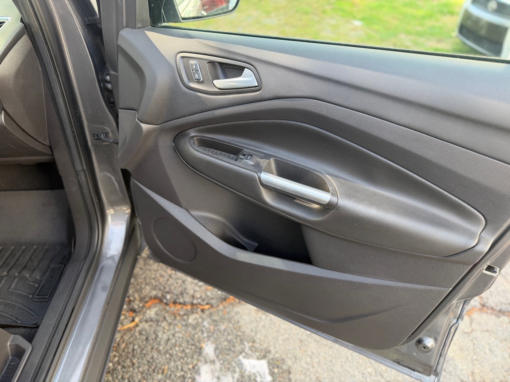 Photo 19 of this FORD ESCAPE