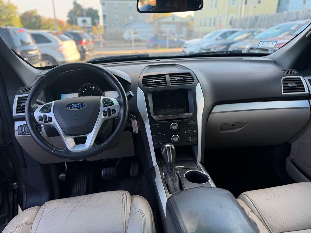 Photo 10 of this FORD EXPLORER
