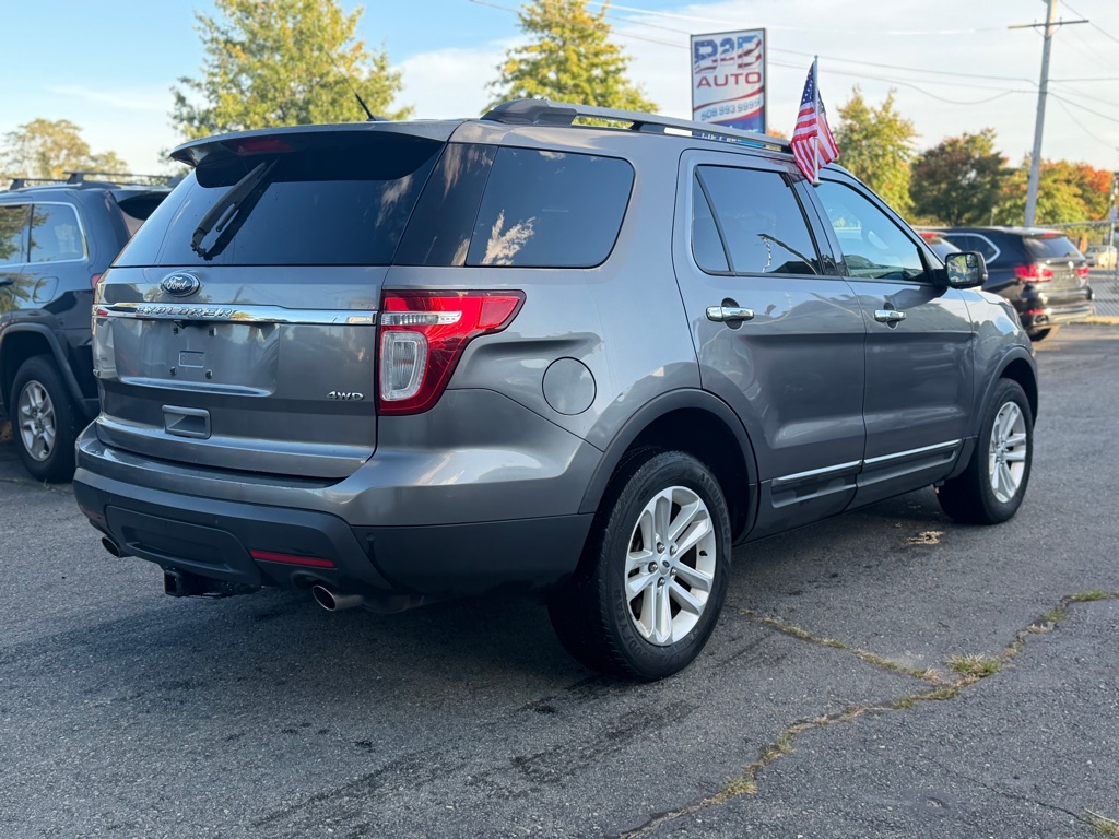 Photo 4 of this FORD EXPLORER