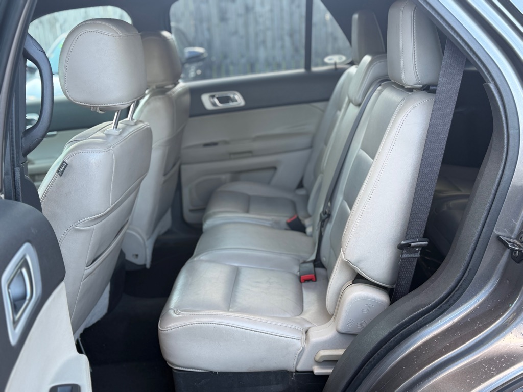 Photo 9 of this FORD EXPLORER