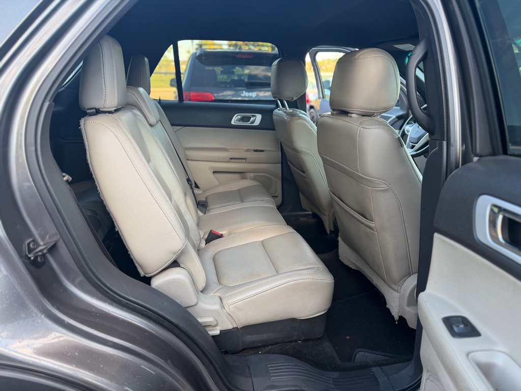 Photo 11 of this FORD EXPLORER