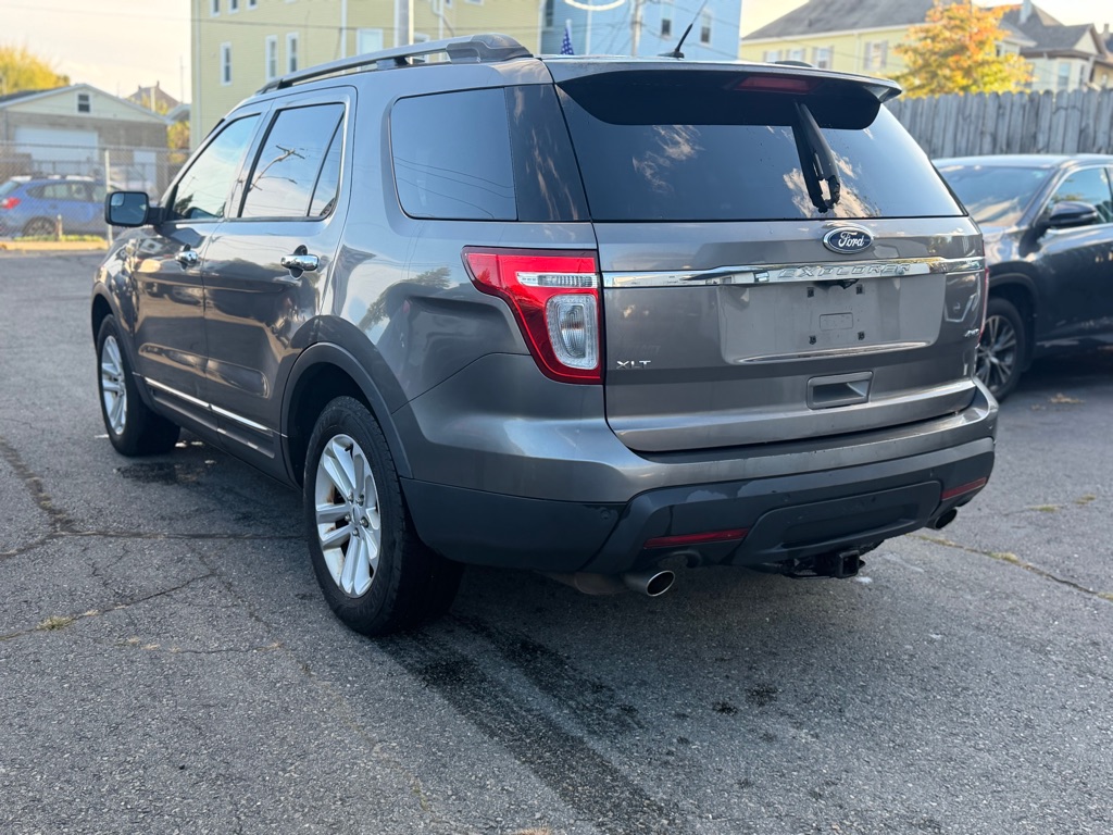 Photo 6 of this FORD EXPLORER