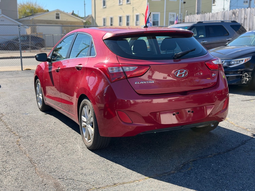 Photo 18 of this HYUNDAI ELANTRA GT