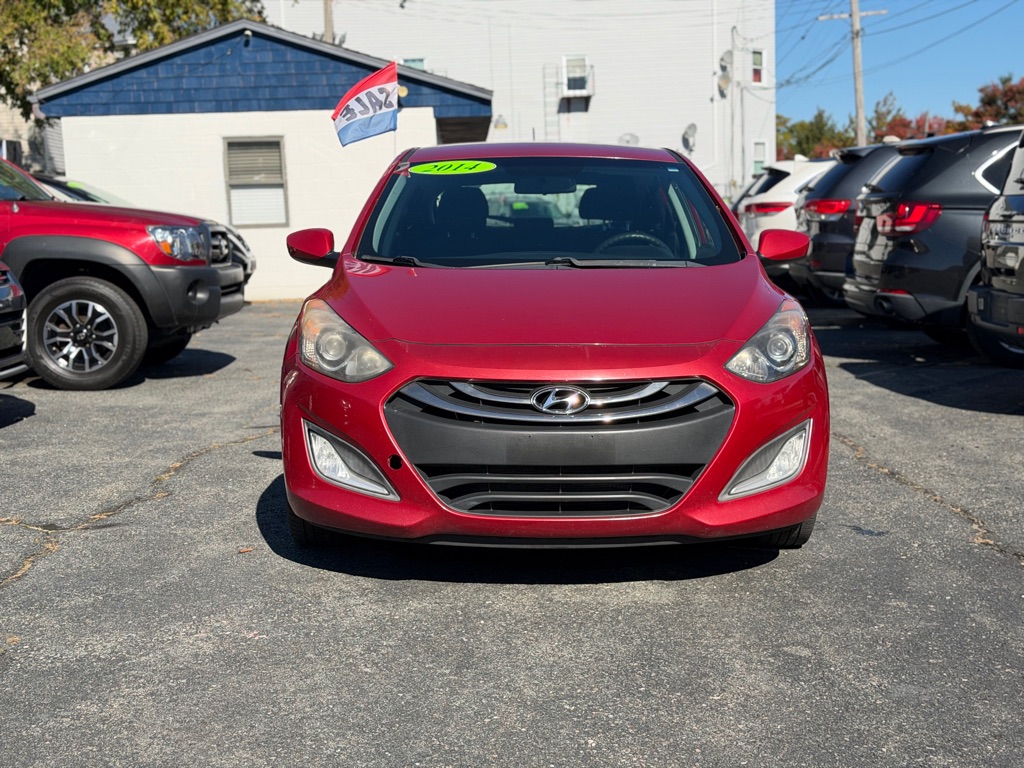 Photo 14 of this HYUNDAI ELANTRA GT
