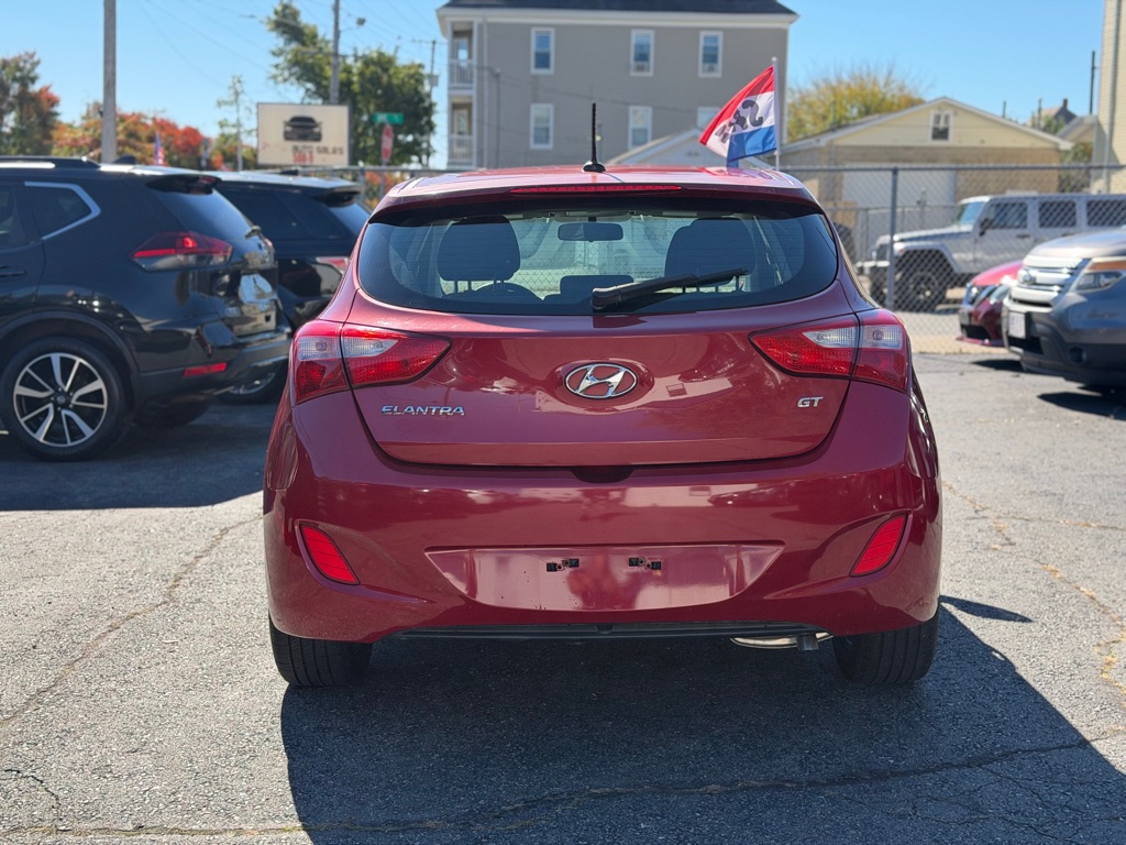 Photo 17 of this HYUNDAI ELANTRA GT