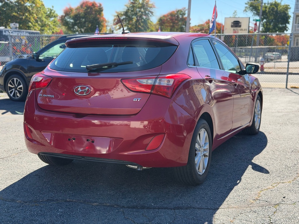 Photo 16 of this HYUNDAI ELANTRA GT