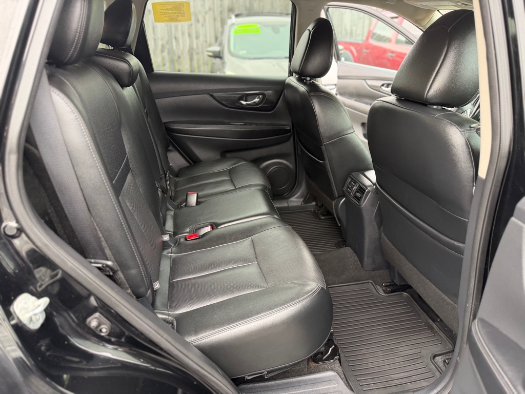 Photo 12 of this NISSAN ROGUE