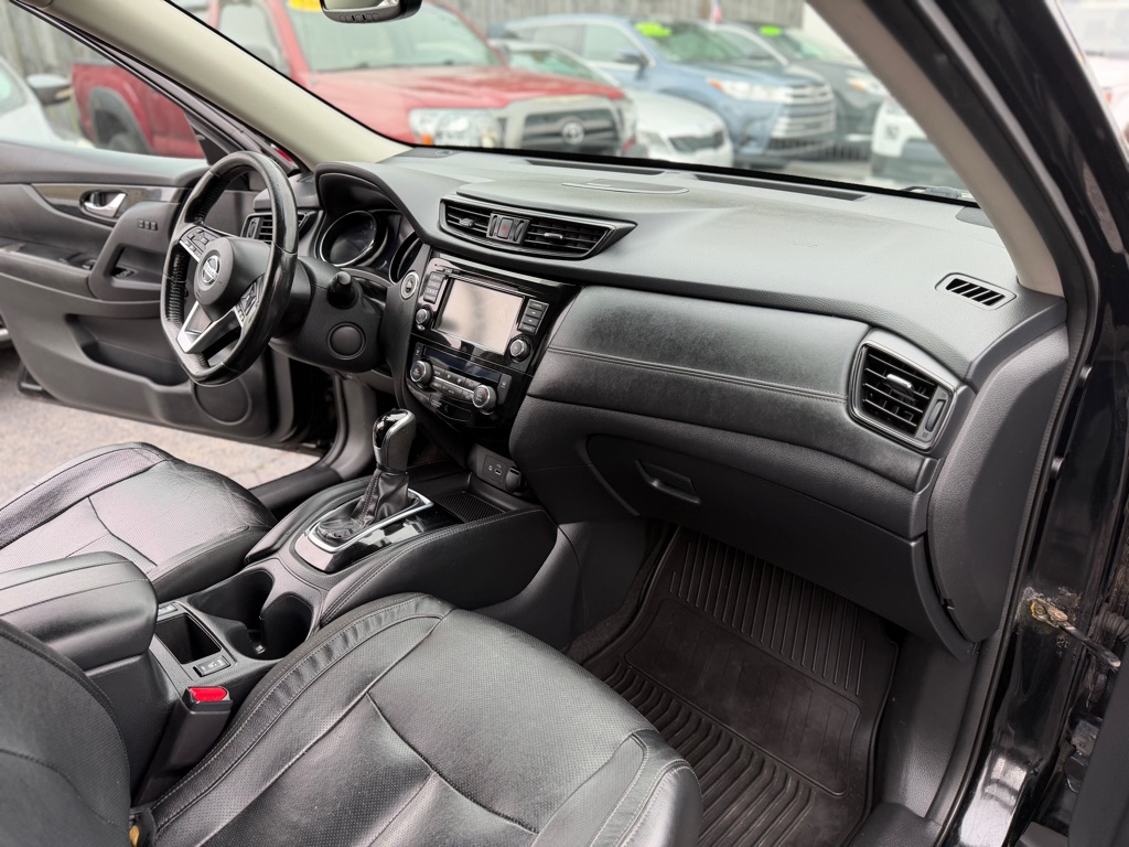 Photo 13 of this NISSAN ROGUE
