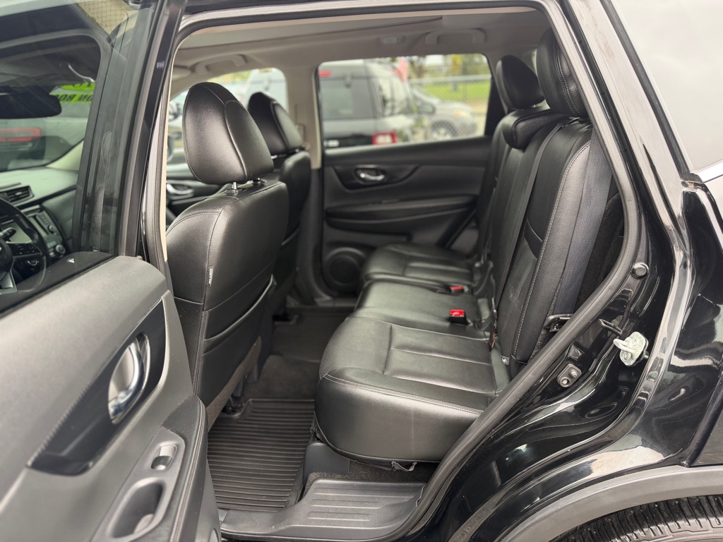 Photo 9 of this NISSAN ROGUE