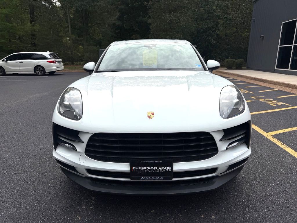 Photo 2 of this PORSCHE MACAN