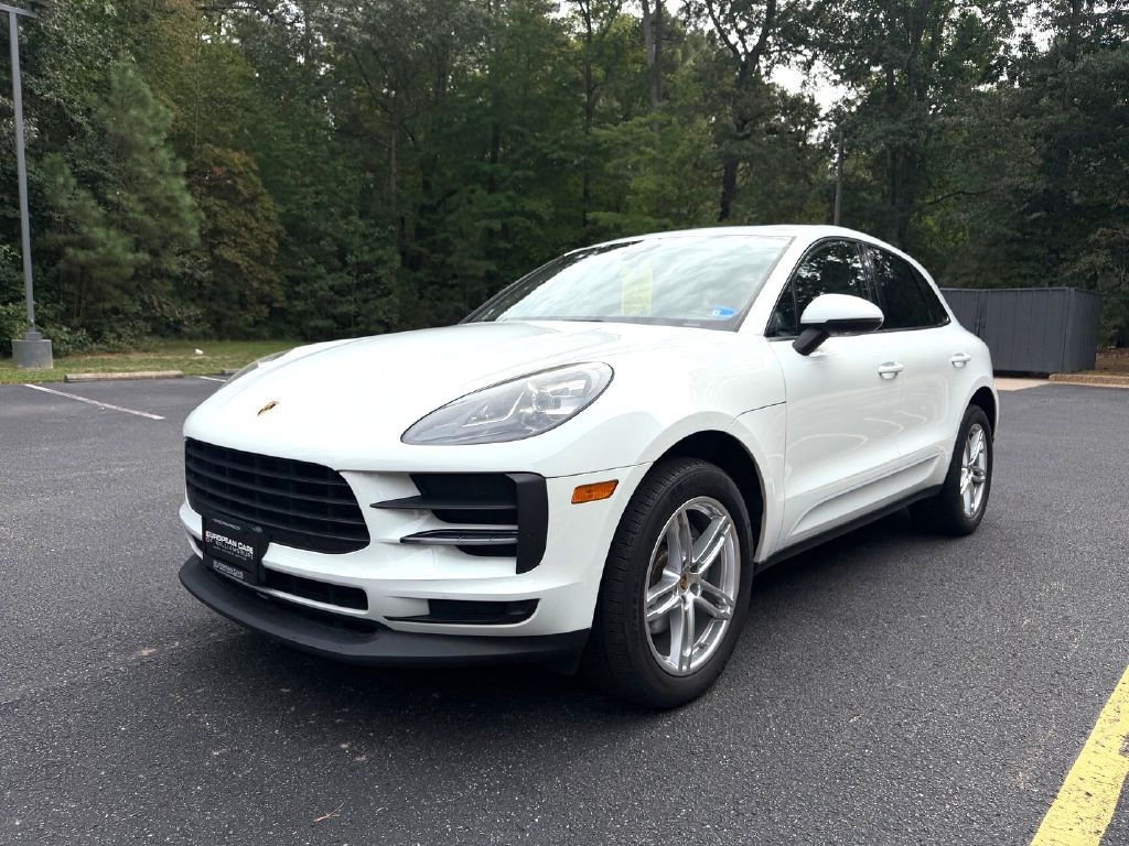 Photo 3 of this PORSCHE MACAN