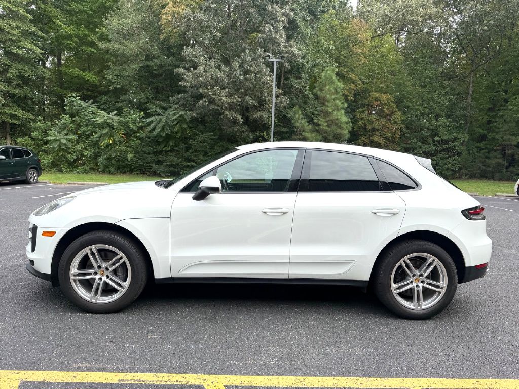 Photo 4 of this PORSCHE MACAN