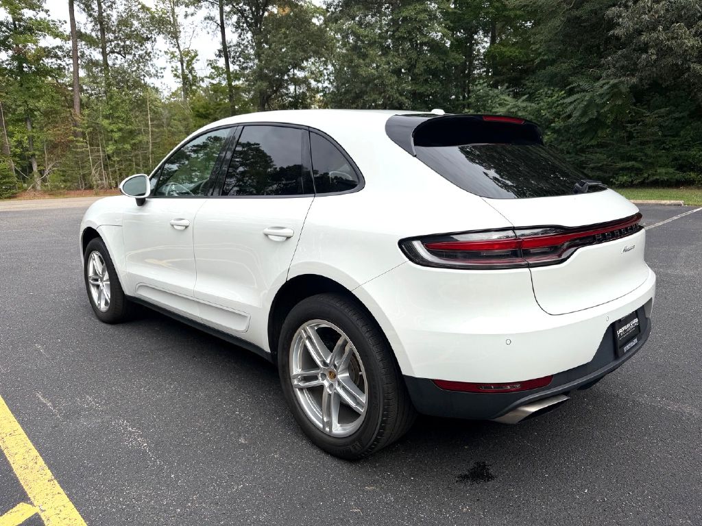 Photo 5 of this PORSCHE MACAN
