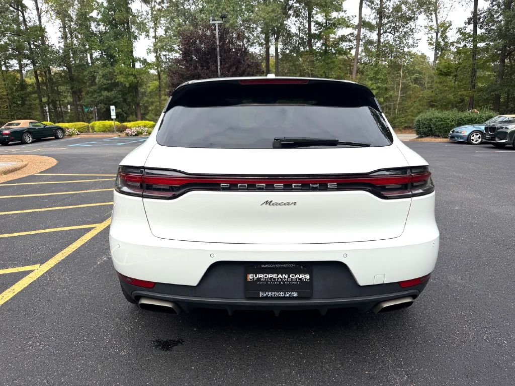 Photo 6 of this PORSCHE MACAN