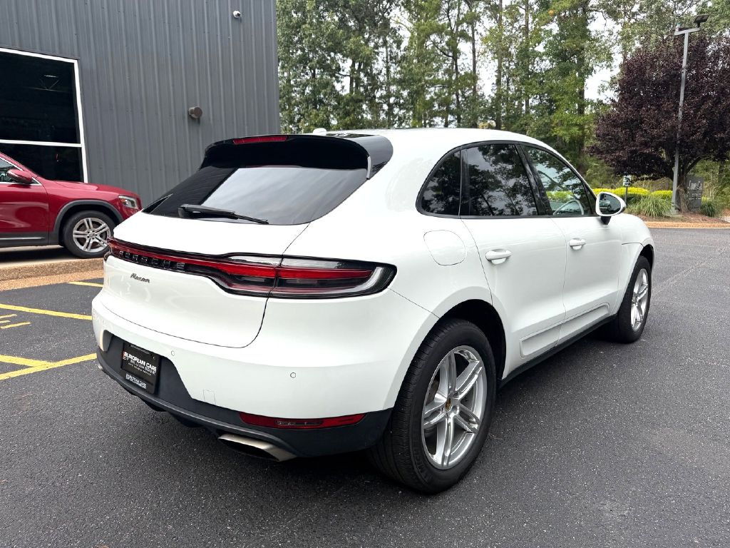 Photo 7 of this PORSCHE MACAN