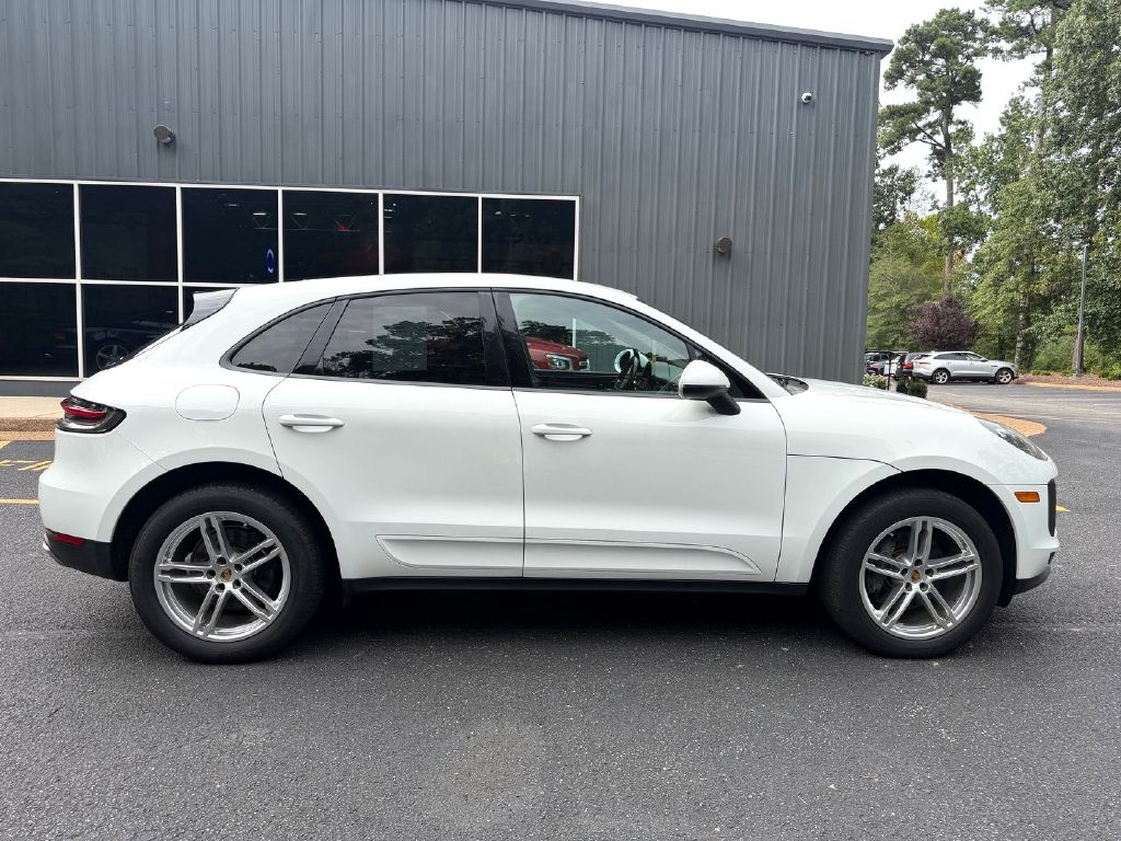 Photo 8 of this PORSCHE MACAN