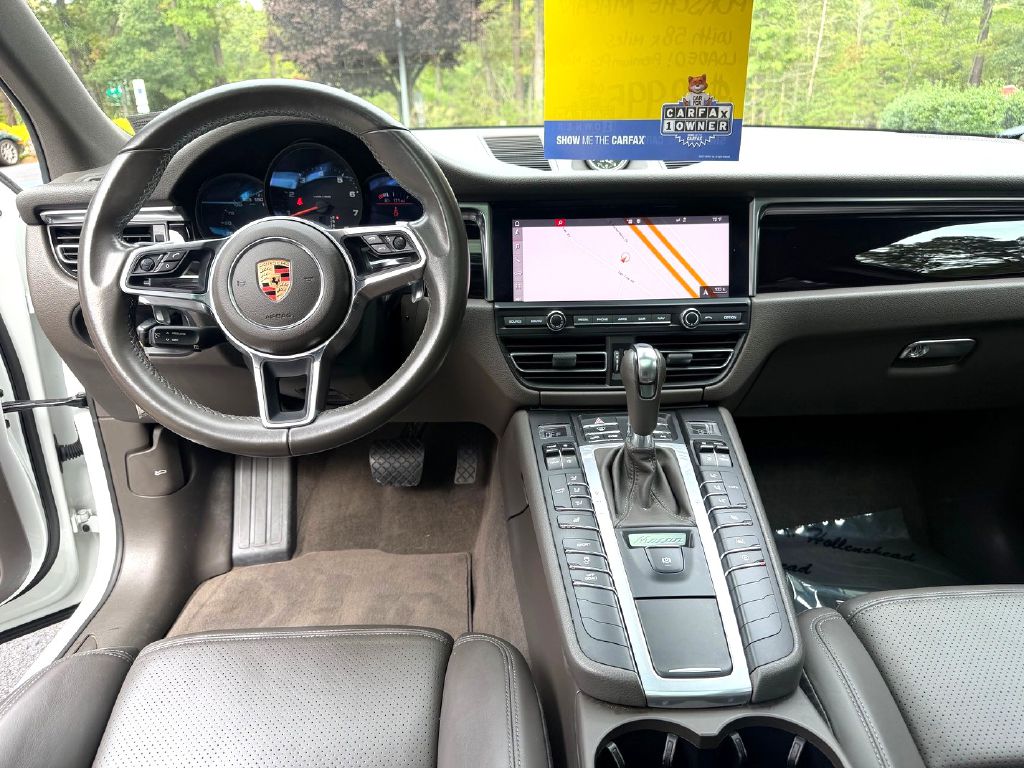 Photo 10 of this PORSCHE MACAN