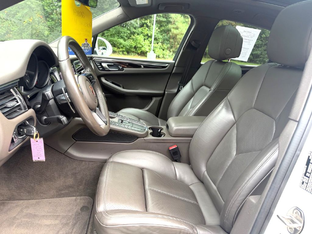 Photo 11 of this PORSCHE MACAN