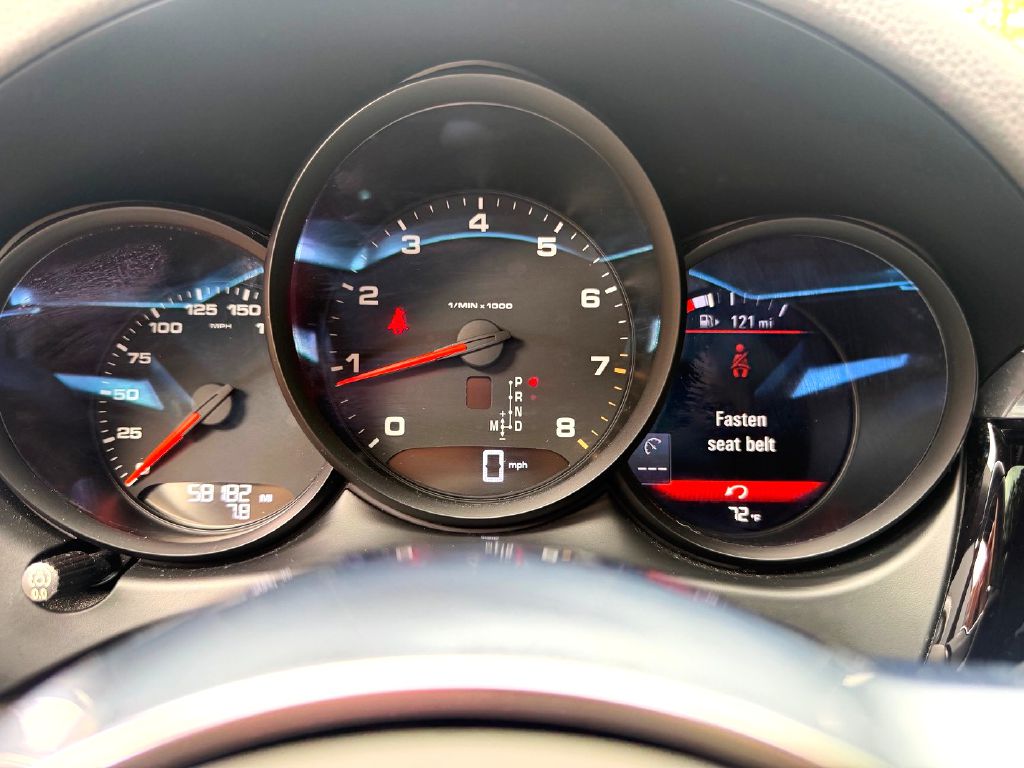 Photo 15 of this PORSCHE MACAN