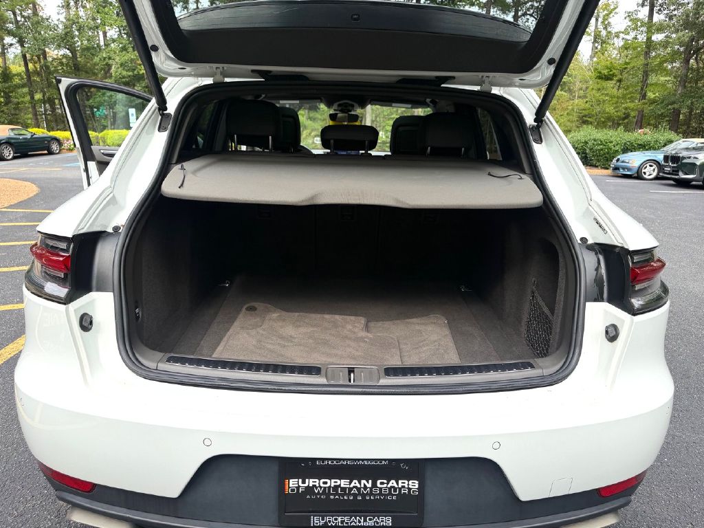 Photo 18 of this PORSCHE MACAN