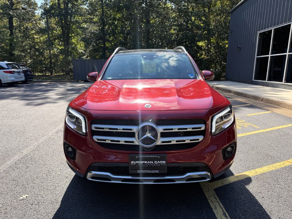 Photo 2 of this MERCEDES-BENZ GLB