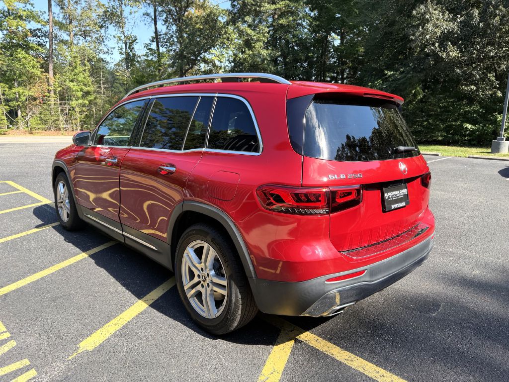 Photo 5 of this MERCEDES-BENZ GLB