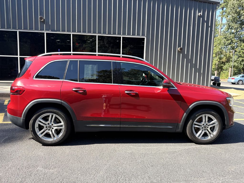 Photo 8 of this MERCEDES-BENZ GLB