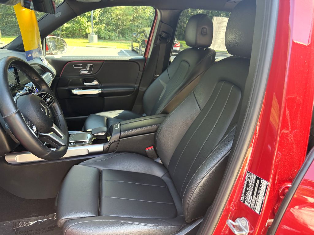 Photo 11 of this MERCEDES-BENZ GLB