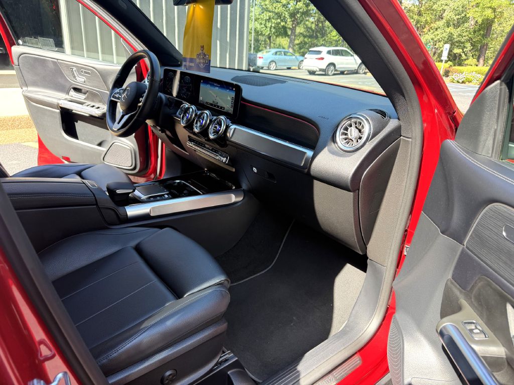 Photo 12 of this MERCEDES-BENZ GLB