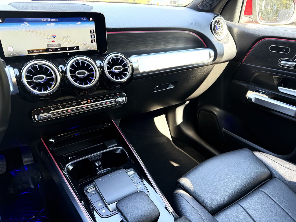 Photo 15 of this MERCEDES-BENZ GLB