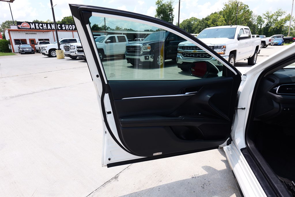 Photo 14 of this TOYOTA CAMRY