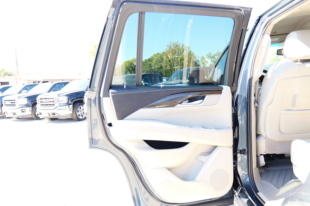 Photo 35 of this CADILLAC ESCALADE