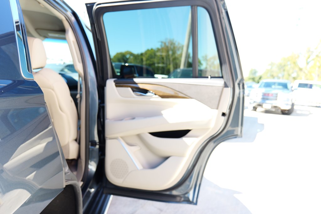 Photo 45 of this CADILLAC ESCALADE