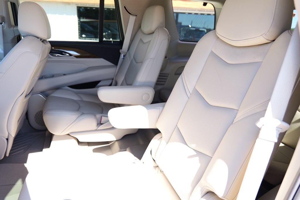 Photo 33 of this CADILLAC ESCALADE