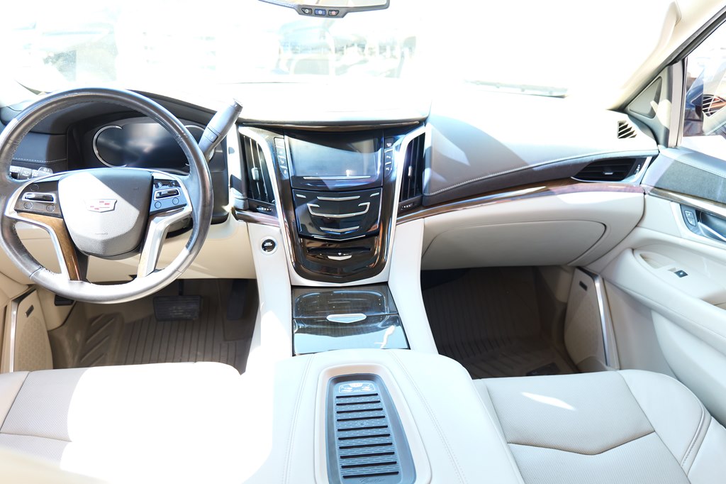 Photo 38 of this CADILLAC ESCALADE