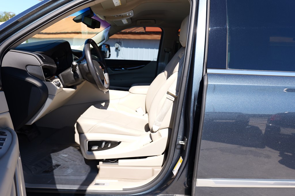 Photo 10 of this CADILLAC ESCALADE