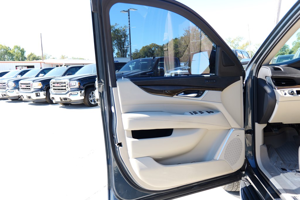 Photo 13 of this CADILLAC ESCALADE