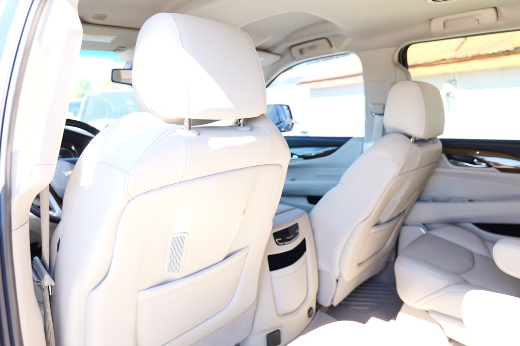 Photo 32 of this CADILLAC ESCALADE