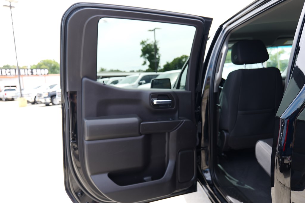 Photo 32 of this CHEVROLET SILVERADO 1500