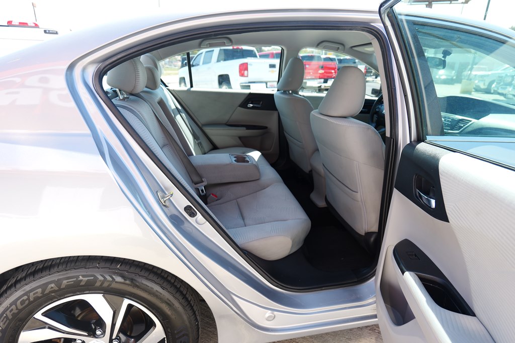 Photo 36 of this HONDA ACCORD
