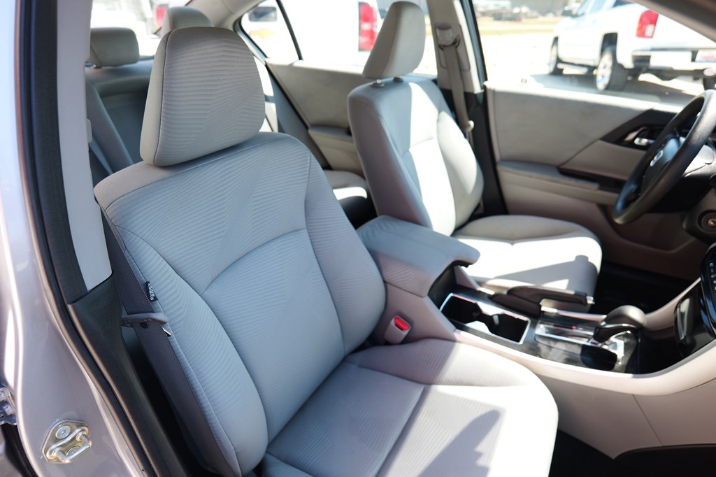 Photo 41 of this HONDA ACCORD