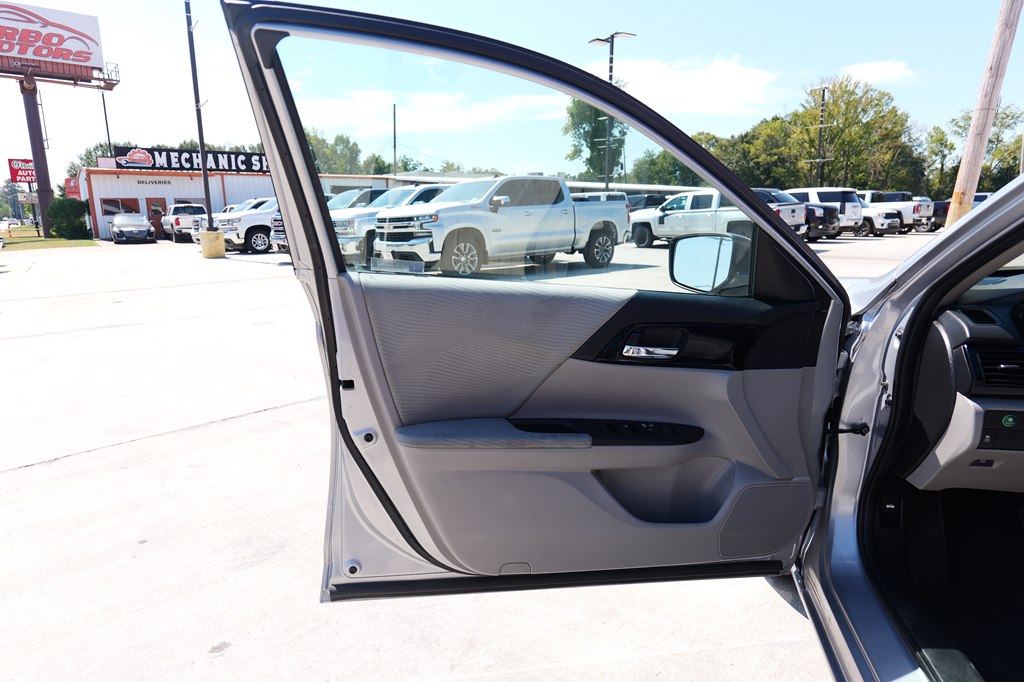 Photo 13 of this HONDA ACCORD