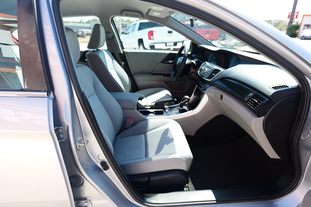 Photo 40 of this HONDA ACCORD