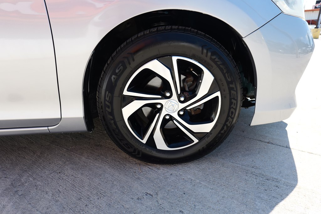 Photo 45 of this HONDA ACCORD
