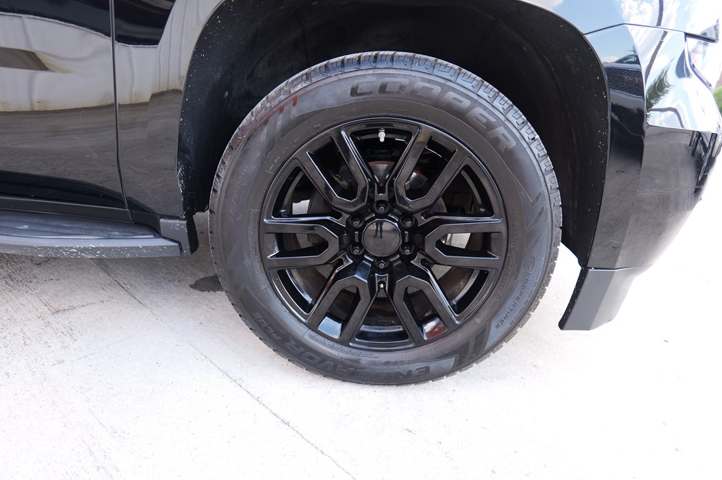 Photo 48 of this CHEVROLET TAHOE